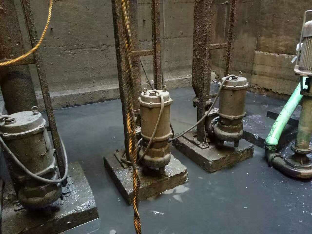 龙湾镇污水池清理